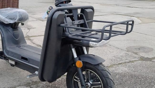 Front leg shield for ARI 145