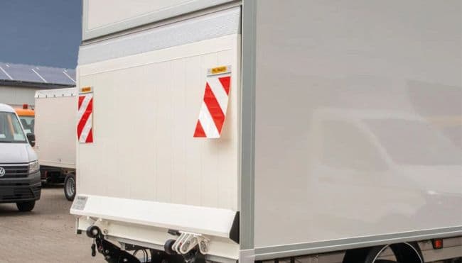 Ladebordwand am Heck mit 500kg Tragfähigkeit für ARI 901