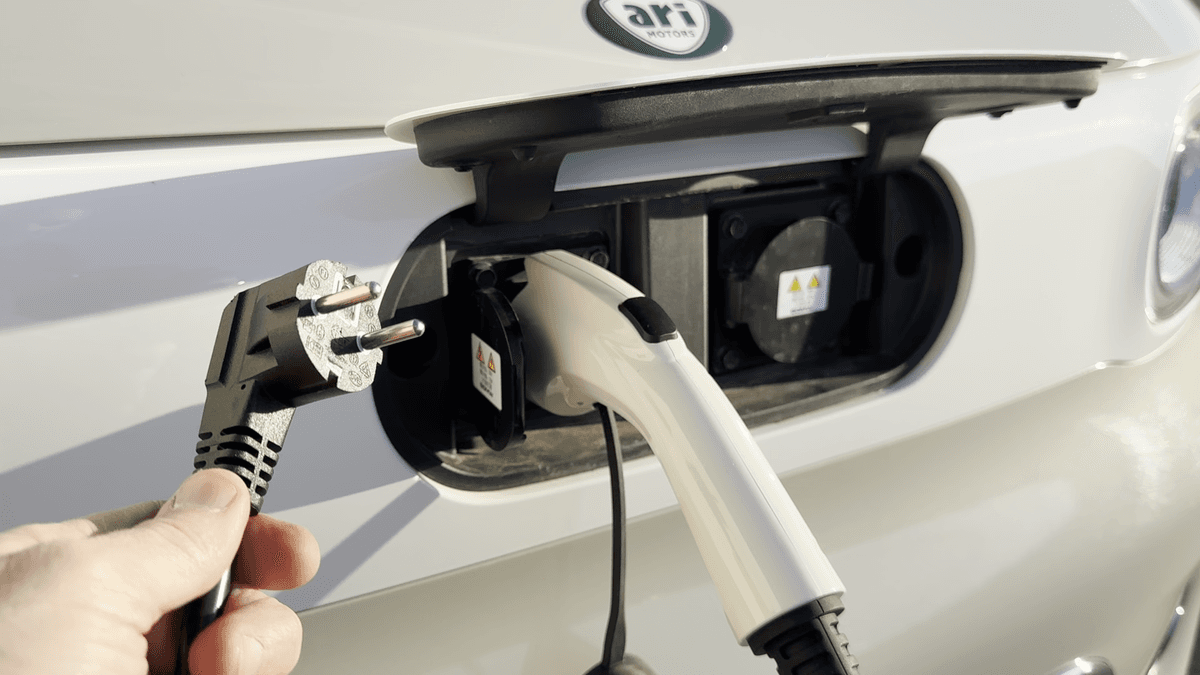 Effizient Laden mit dem ARI Bruni: 230 V Steckdose, Wallbox oder Schnellladen?