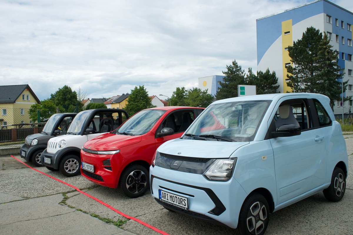 Die ARI Motors Personenfahrzeuge beim Mini Drag Race - Wer gewinnt den Ampelsprint?