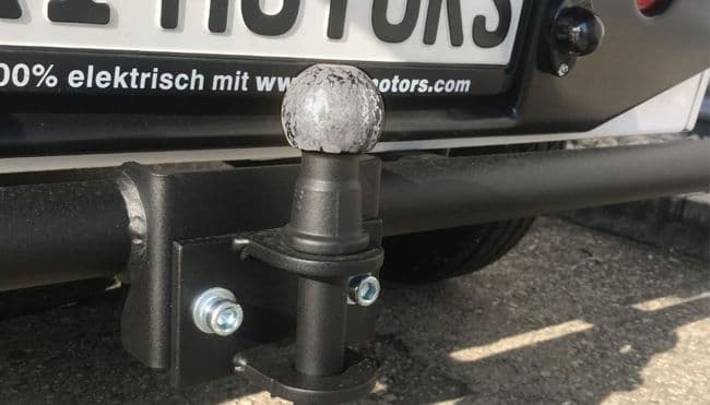 Parachoques trasero con enganche para remolques para ARI 458