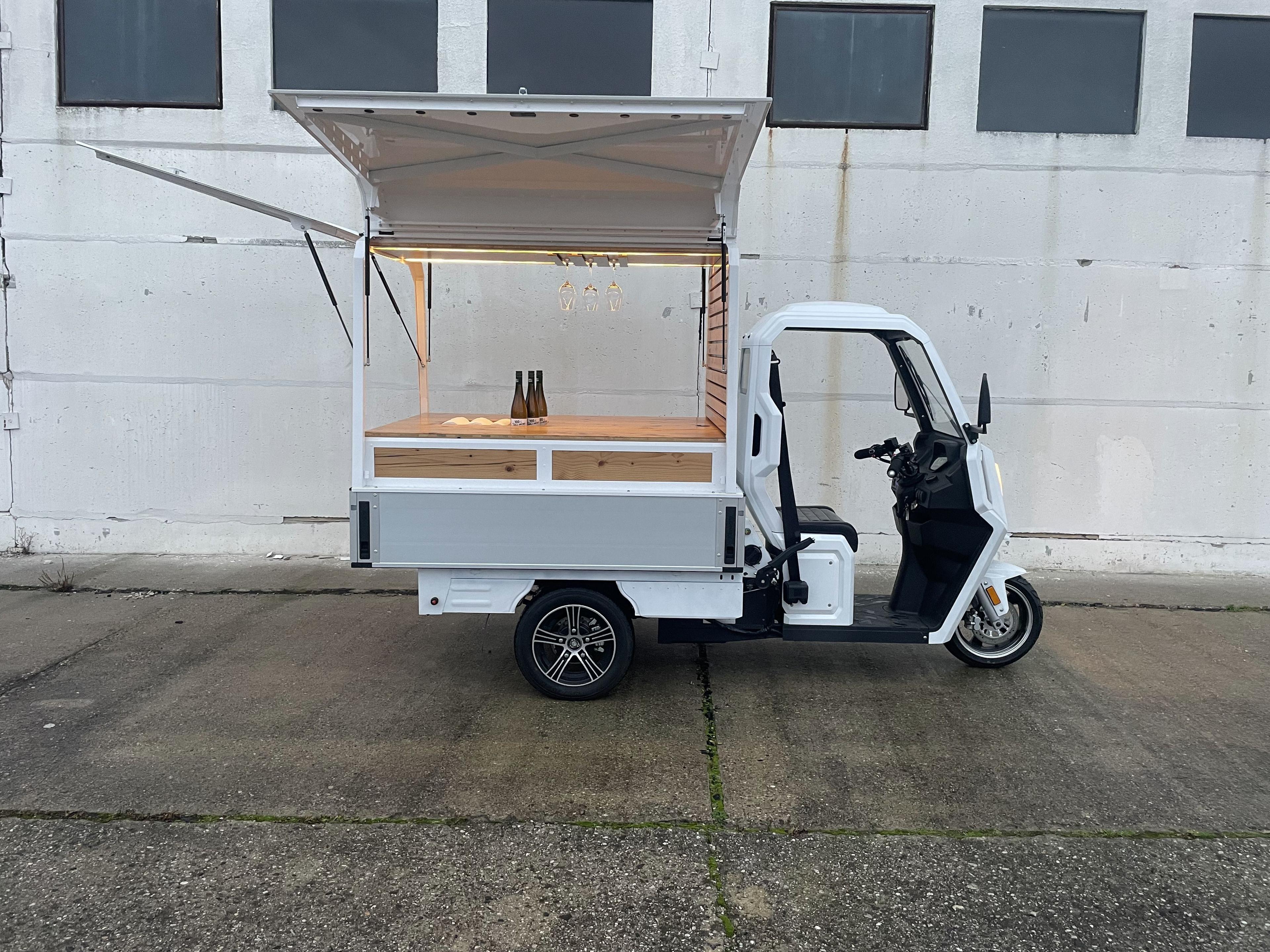 ARI 345 Foodtruck - The electric cargo moped as a mobile wine bar