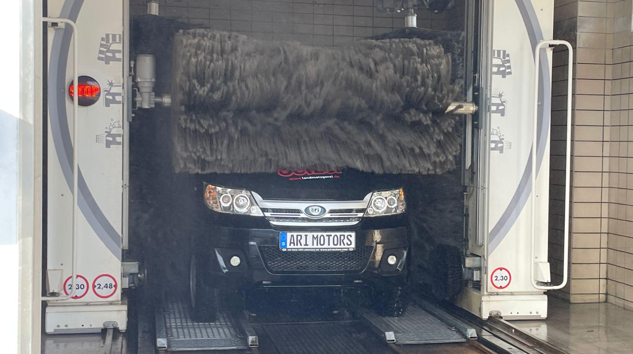 Can I drive an electric car into the car wash?