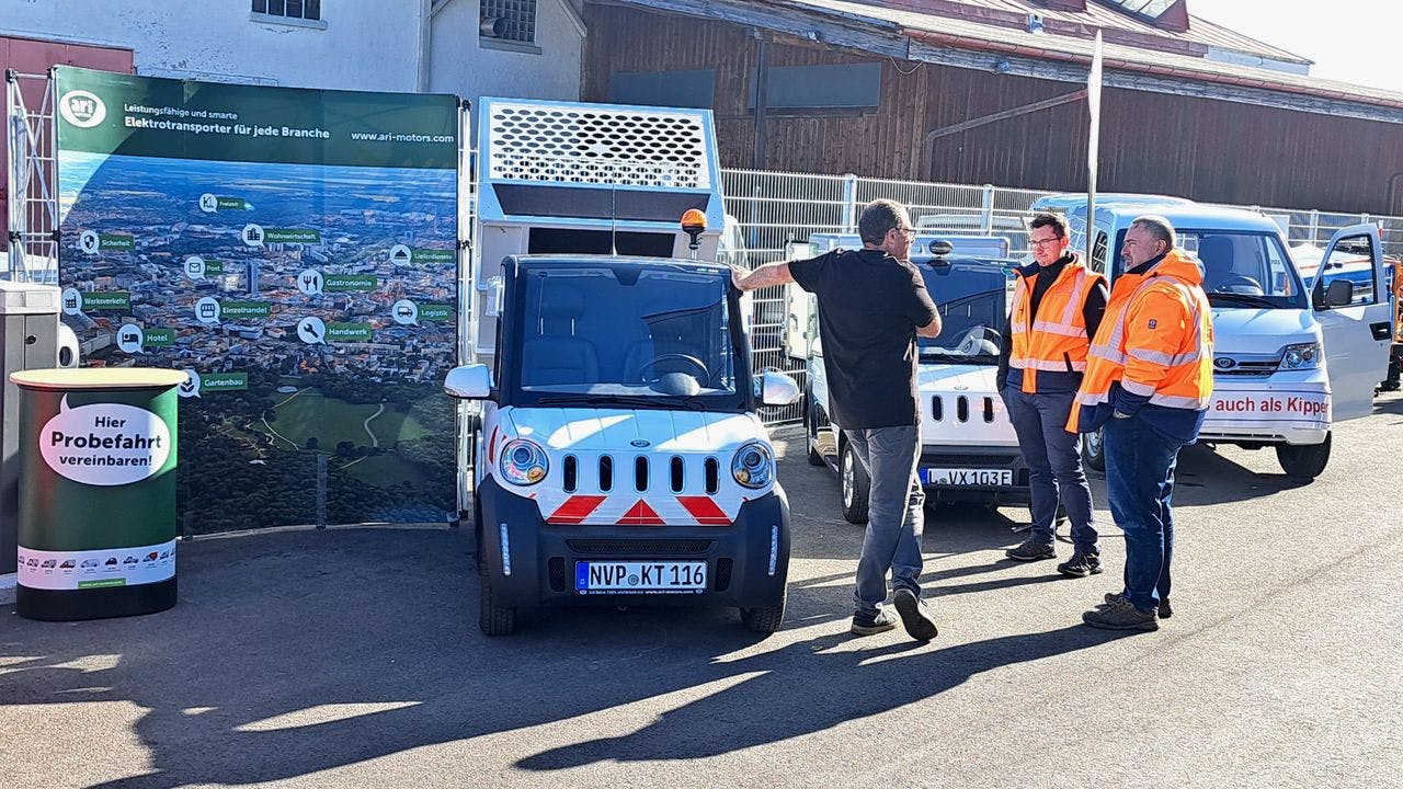 ARI Motors Händler in Neu-Ulm: Wilhelm Mayer GmbH nimmt ARI-Elektrofahrzeuge ins Portfolio auf & stellt sie beim Fachtag Besuchern vor