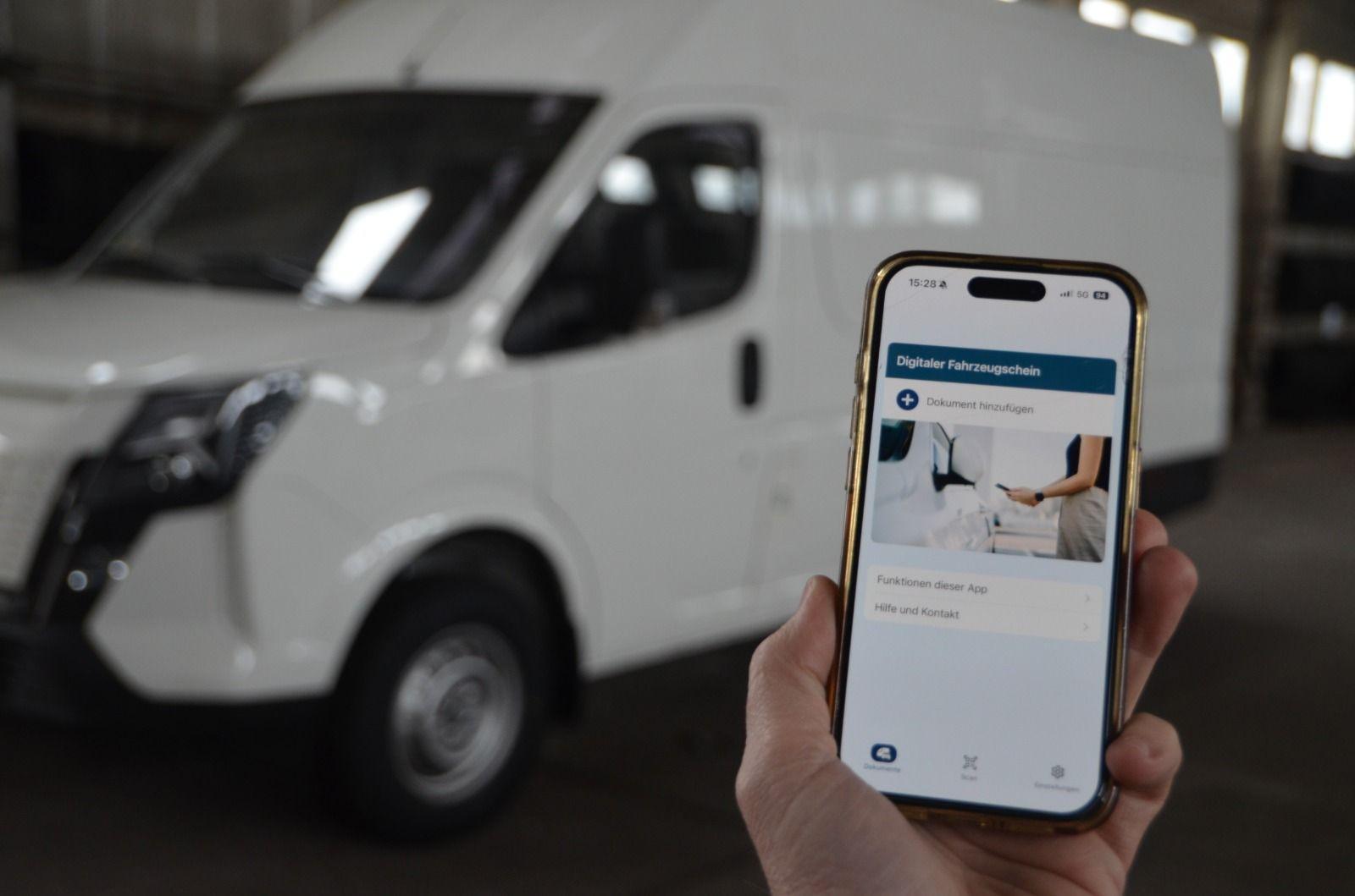 Digitaler Fahrzeugschein auf dem Smartphone bei ARI Motors E-Fahrzeugen