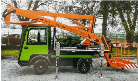 Auto-Medienportal über ARI 1570 mit Arbeitsbühne