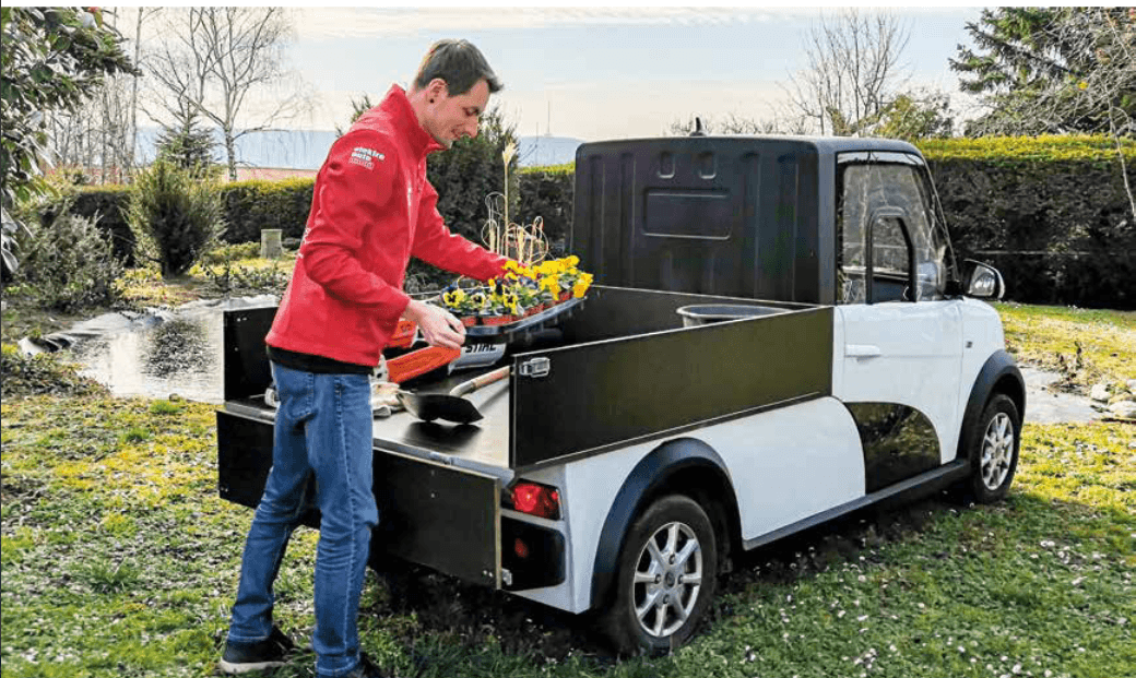 Elektro Auto Mobil testuje ARI 458 - uniwersalny pojazd marki ARI Motors.