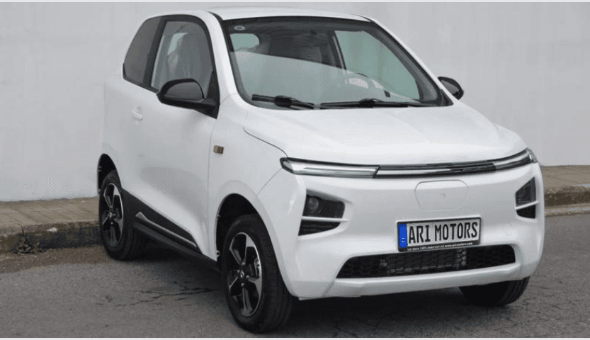 Samochód i Motor pokazuje ARI 902