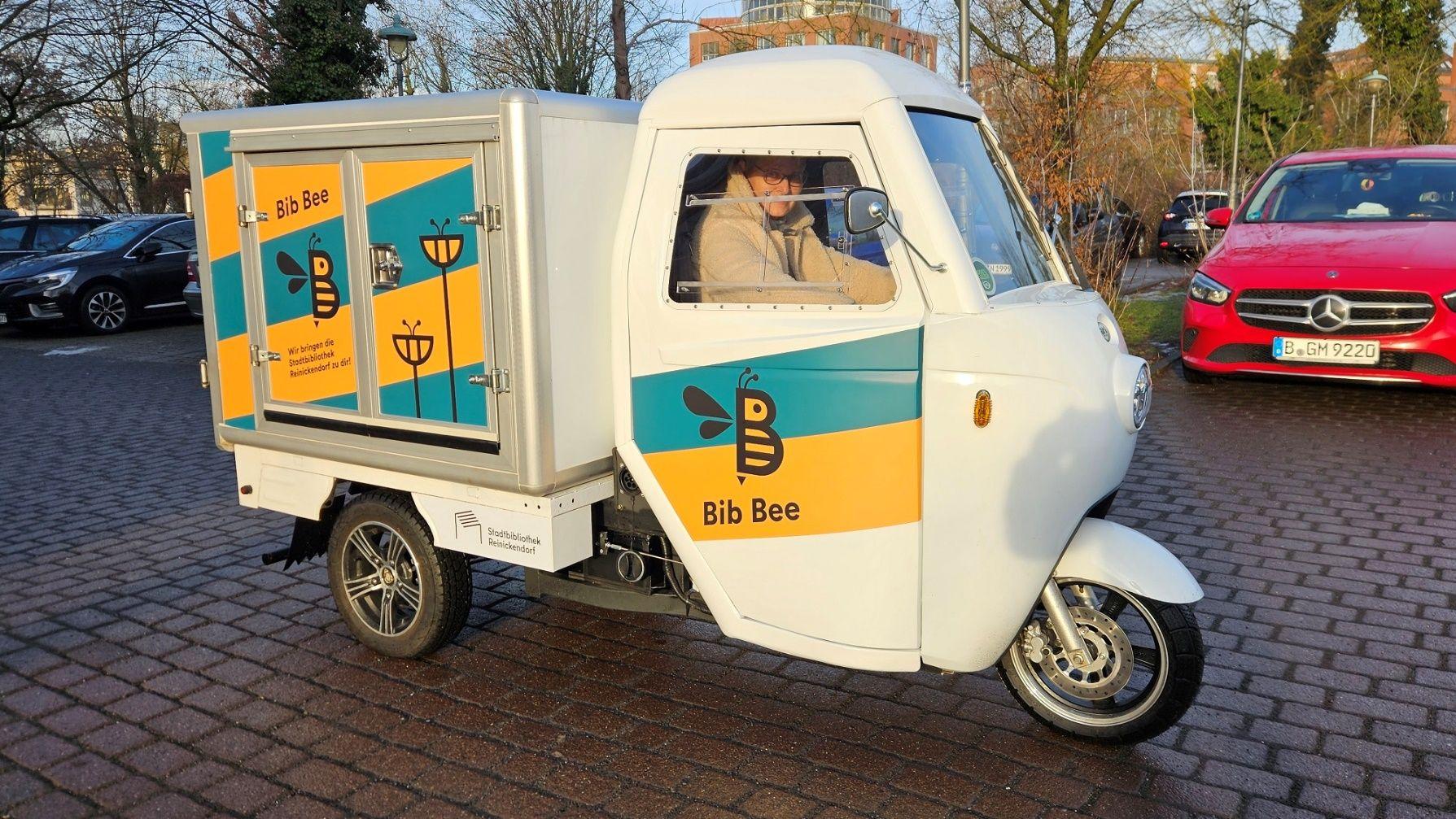 ARI 345 Retro im Einsatz als mobiles Bibliotheksfahrzeug in Reinickendorf