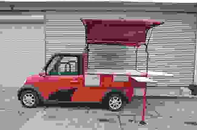 ARI 458 Food Truck Seitenansicht offen