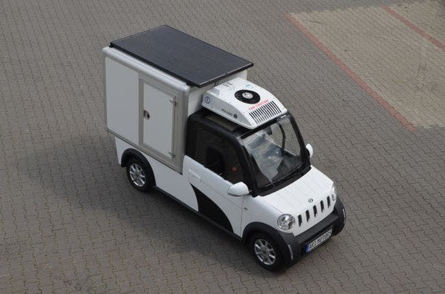 Malé elektrické užitkové vozidlo ARI 458 se solármím panelem od společnosti  Sono Motors