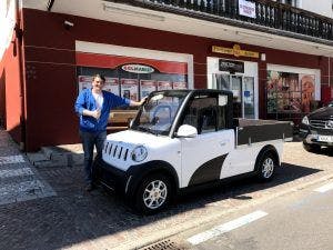 La camioneta ARI 458 L alias «Papamobil» para la empresa GOL Market en Taufers en el Sudtirol