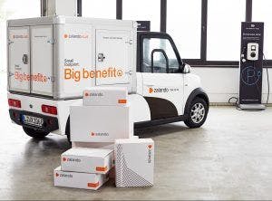 Tres vehículos ARI 458 con caja de carga en Zalando para el servicio de entrega