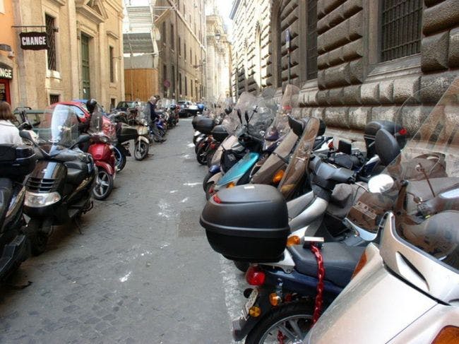Grand Paris: Les motos et scooters crit’air 4 interdit de circuler en semaine