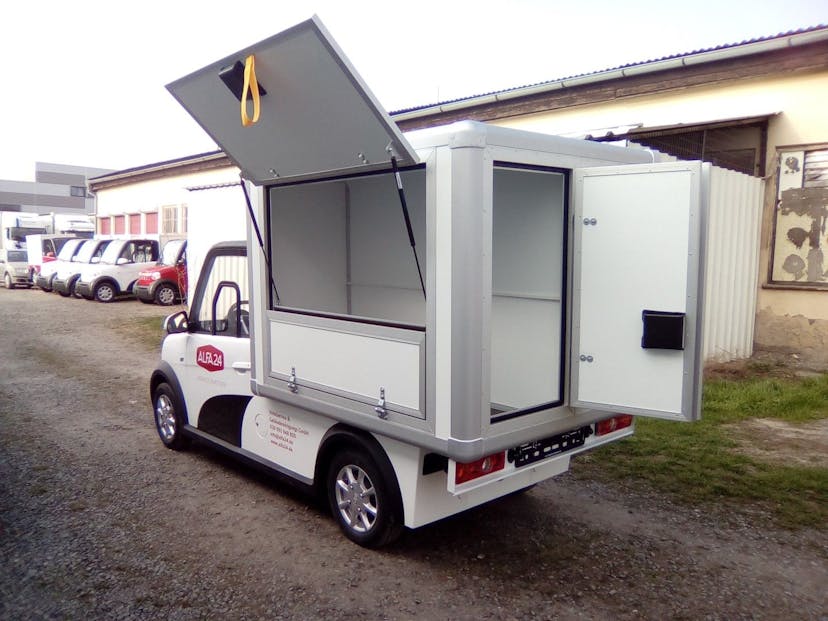 ARI 458 mit individuellem Kofferaufbau bei Van der Valk
